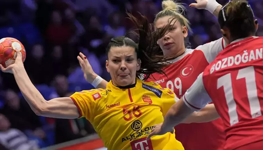 记者：与安哥拉一役，梅西、劳塔罗与阿尔马达或将搭档锋线