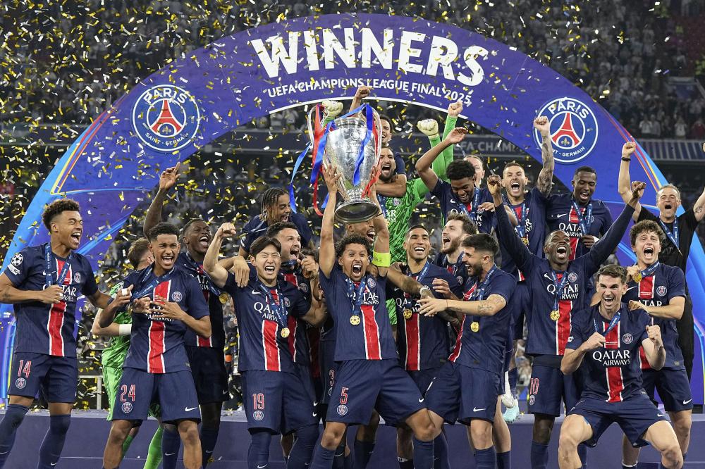 埃梅里告别阿尔巴：当初你被不情愿地改造成边后卫，要给你个拥抱